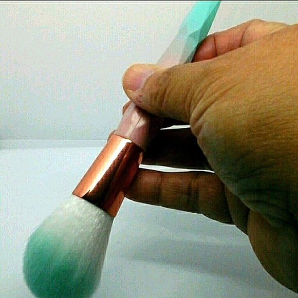 New 4 PC. Set Unicorn Full Size Make-up Brushes - Picture 6 of 6